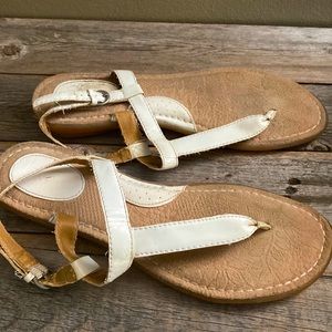 Born cushioned sole sandal
